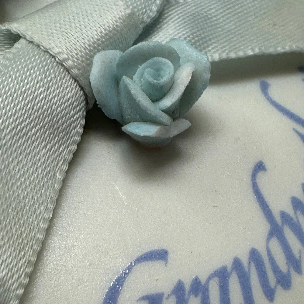 Vintage 1983 Enesco Grandmother Ceramic Trinket Box‎ Blue Roses Floral Ribbon